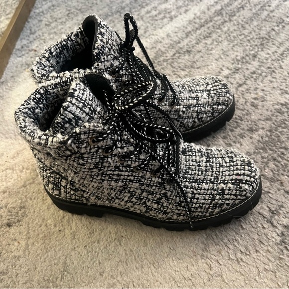 Montelliana Tweed Boots - Picture 4 of 13